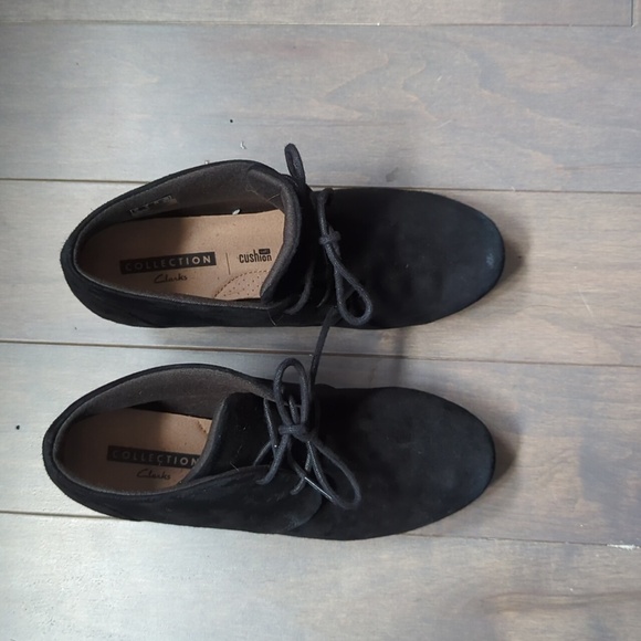 Clark's 6W Black Suede Wedge Booties - Picture 2 of 13